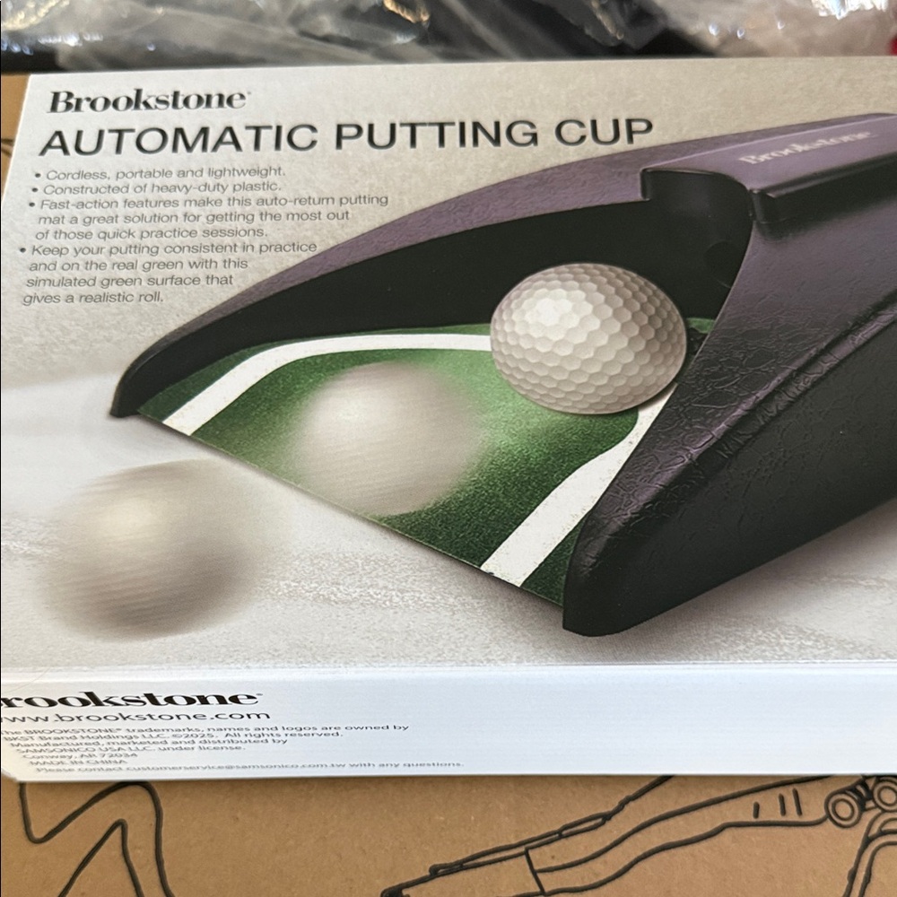 Brookstone Black and Green Putting Cup
